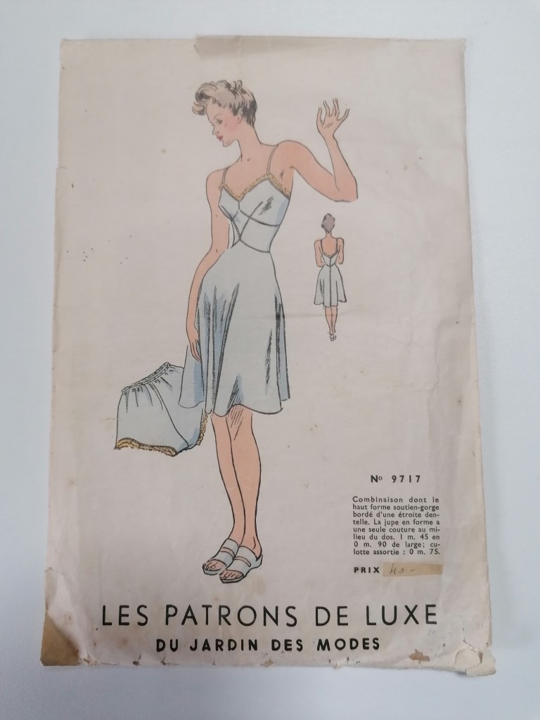 Patron Vintage Paris Luxe T44 - Combinaison Et Culotte, Jamais Utilisé, Scellé